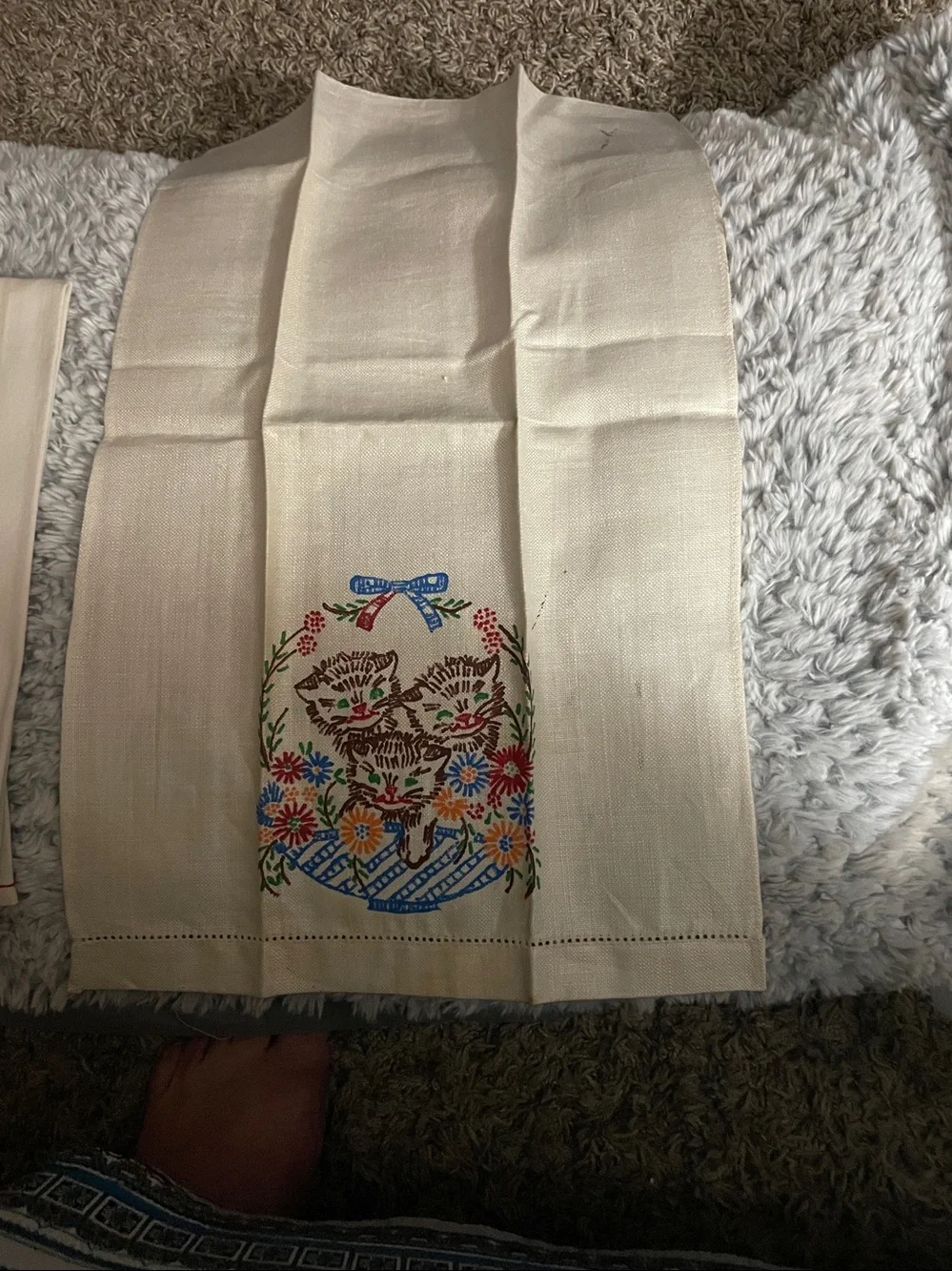 Vintage-Inspired Cream Cat Trio Printed Kitchen Towel